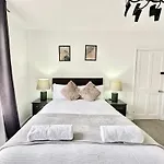 Comfortable Family Apartment Near Central London