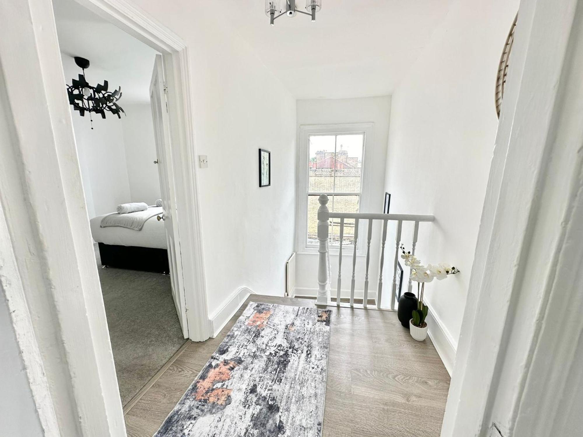 Comfortable Family Near London