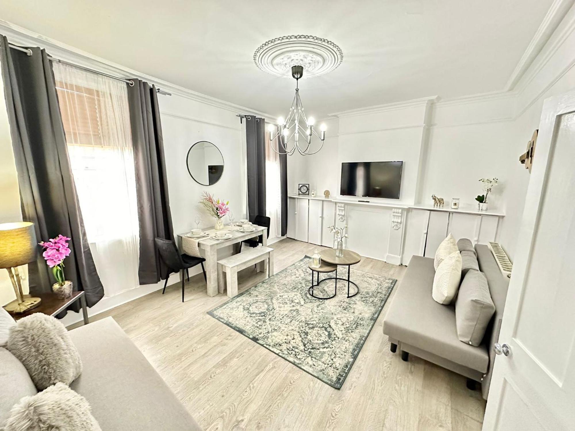 Comfortable Family Near Apartment