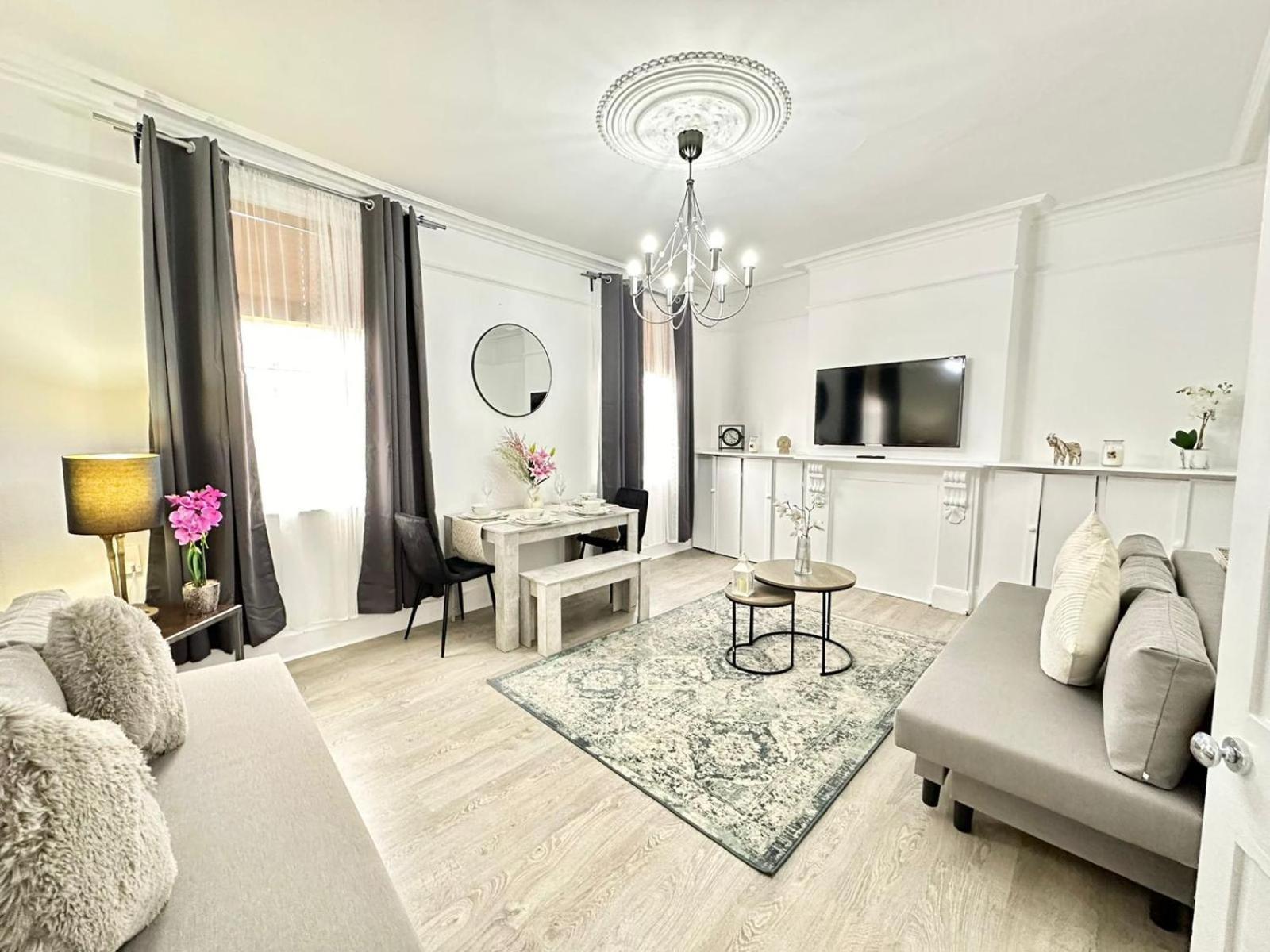 Comfortable Family Near London