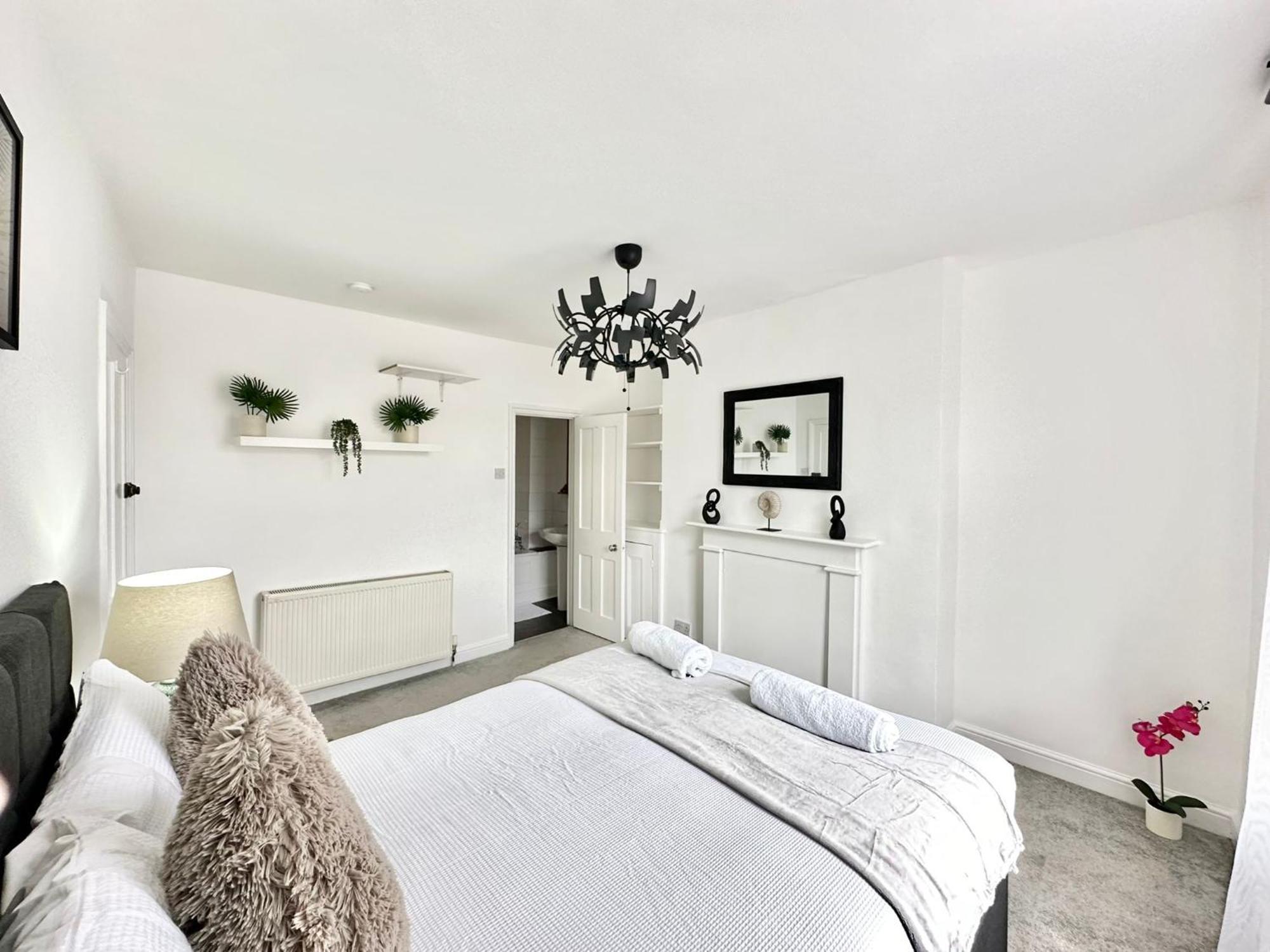 Comfortable Family Near * London