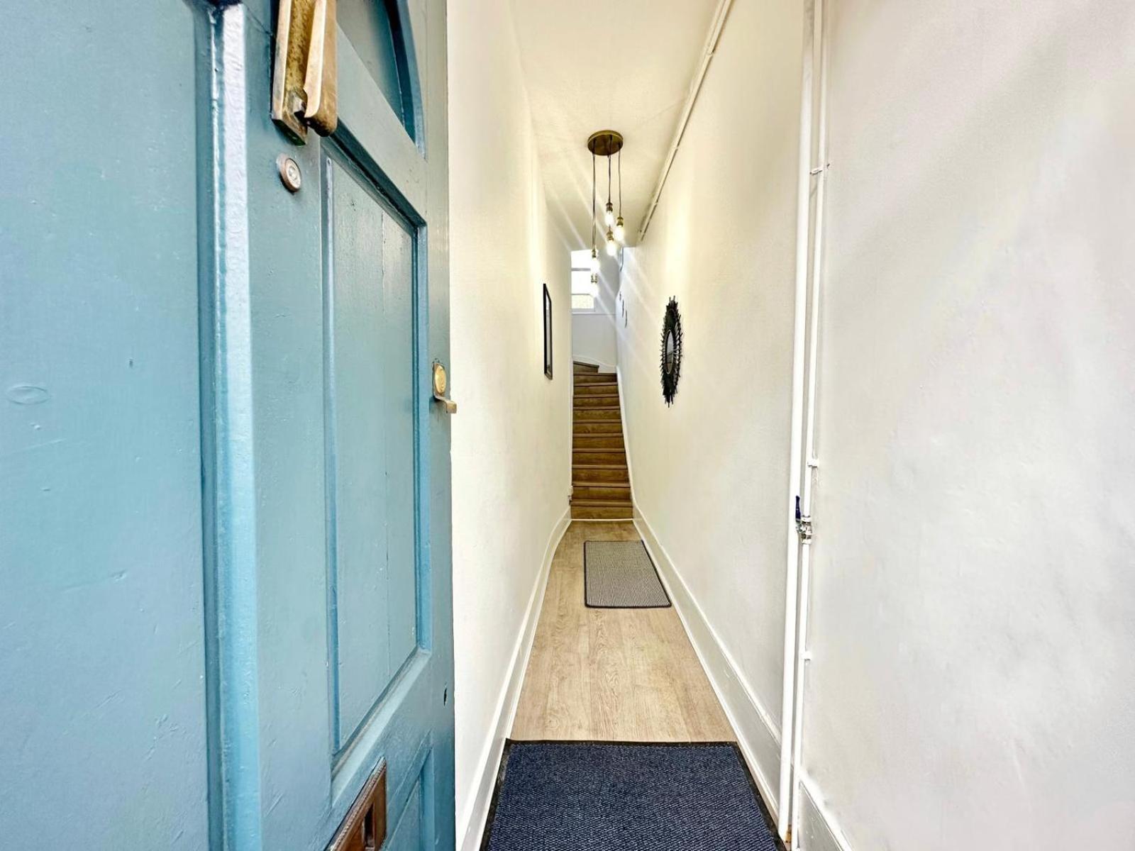 Comfortable Family Near Apartment