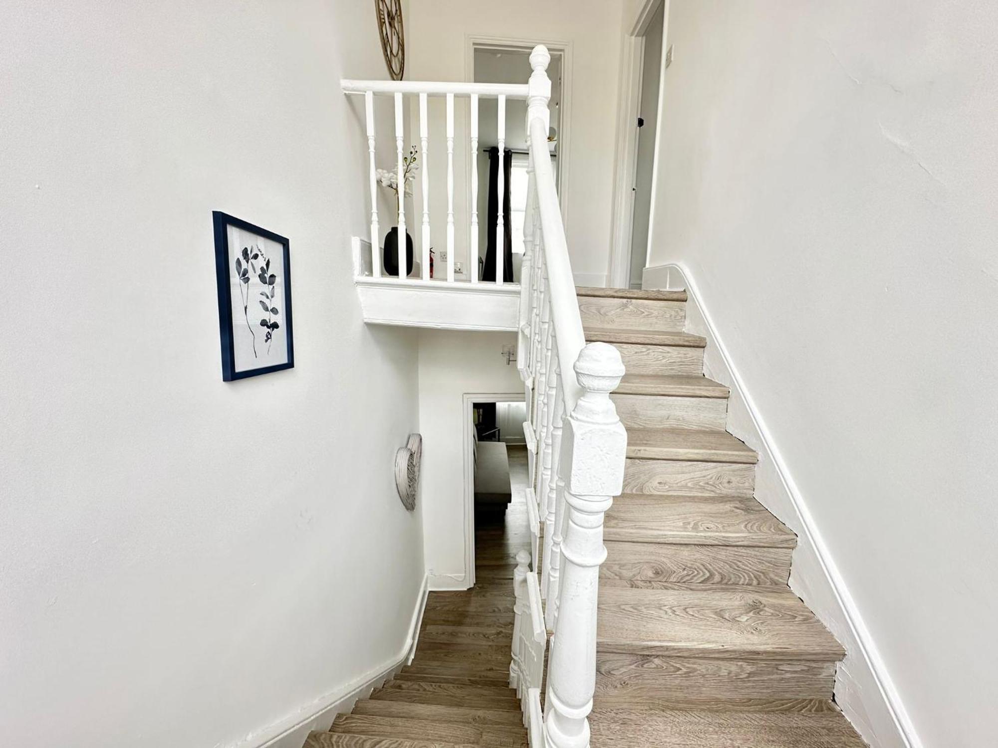 Comfortable Family Near Apartment *